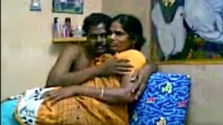 కోఇమ్బటోరె ఆంటీ చీర తో దెంగుడు