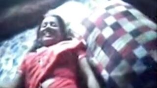 నాభిలో గుసిసికుంది ఆంటీ అబ్బాయి తో సెక్స్
