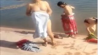 పాపి కొండలు హిందీ ఆంటీ న్యూడ్ స్నానం దొరిహరు