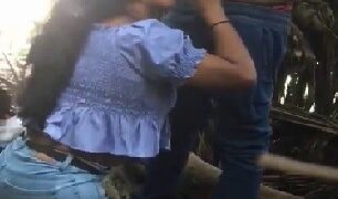 బీచ్ పక్కన పెట్టి గర్ల్‌ఫ్రెండ్ మొద్ద చీకి సెక్స్