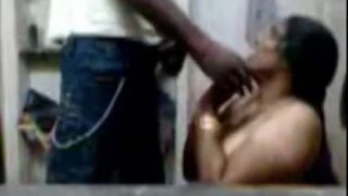 కోవు పనిమన్షీ ఆంటీ తో మొద్ద చీకించాడు అబ్బాయి