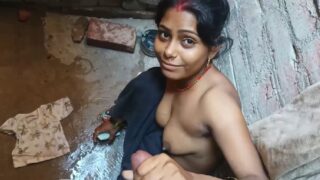 విల్లగె లో వైఫ్ బాత్రూం లో పెట్టి పక్కఇంటి వాడు తో సెక్స్