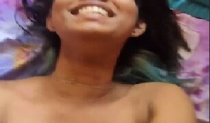 నగ్నంగా ఉన్న శ్రీనిషి ప్రేమికుడితో సెక్స్