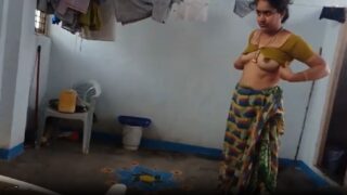 సెక్సీ తెలుగు ఆంటీ నేకేడ్ సారీ డ్రాపింగ్ మ్స్