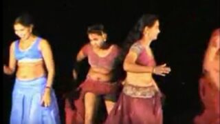 ఆంధ్ర విల్లగె అమ్మాయిల లెహంగా లేపి రికార్డు డాన్స్ వీడియో